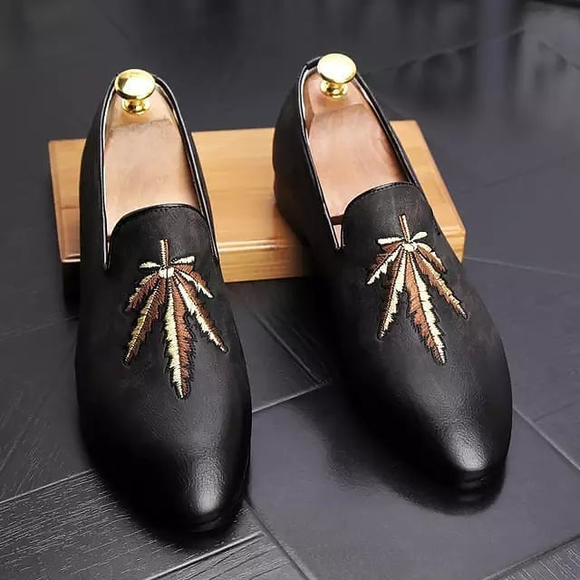 Height Increasing Black Leather Embroidered Maple Leaf Huesca Loafers